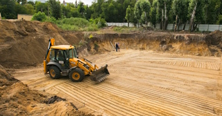 Разработка котлована Коркино стоимость за от 576 руб. м3 - заказать работы по копке и рытью котлованов | траншей